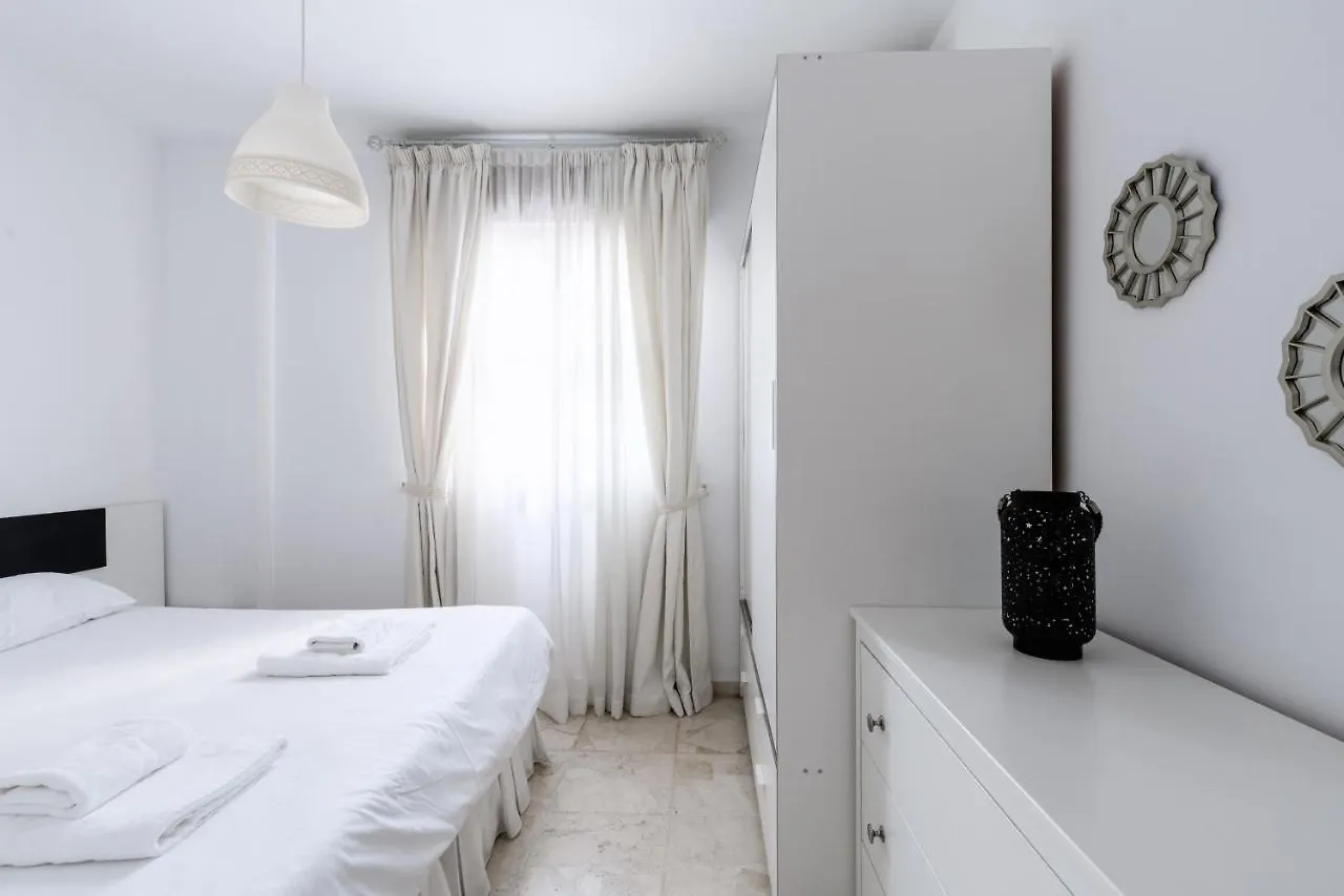 Holi-Rent Procurador Apartment Seville