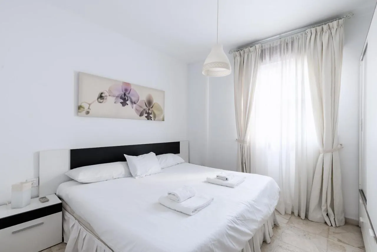 Holi-Rent Procurador Apartment Seville